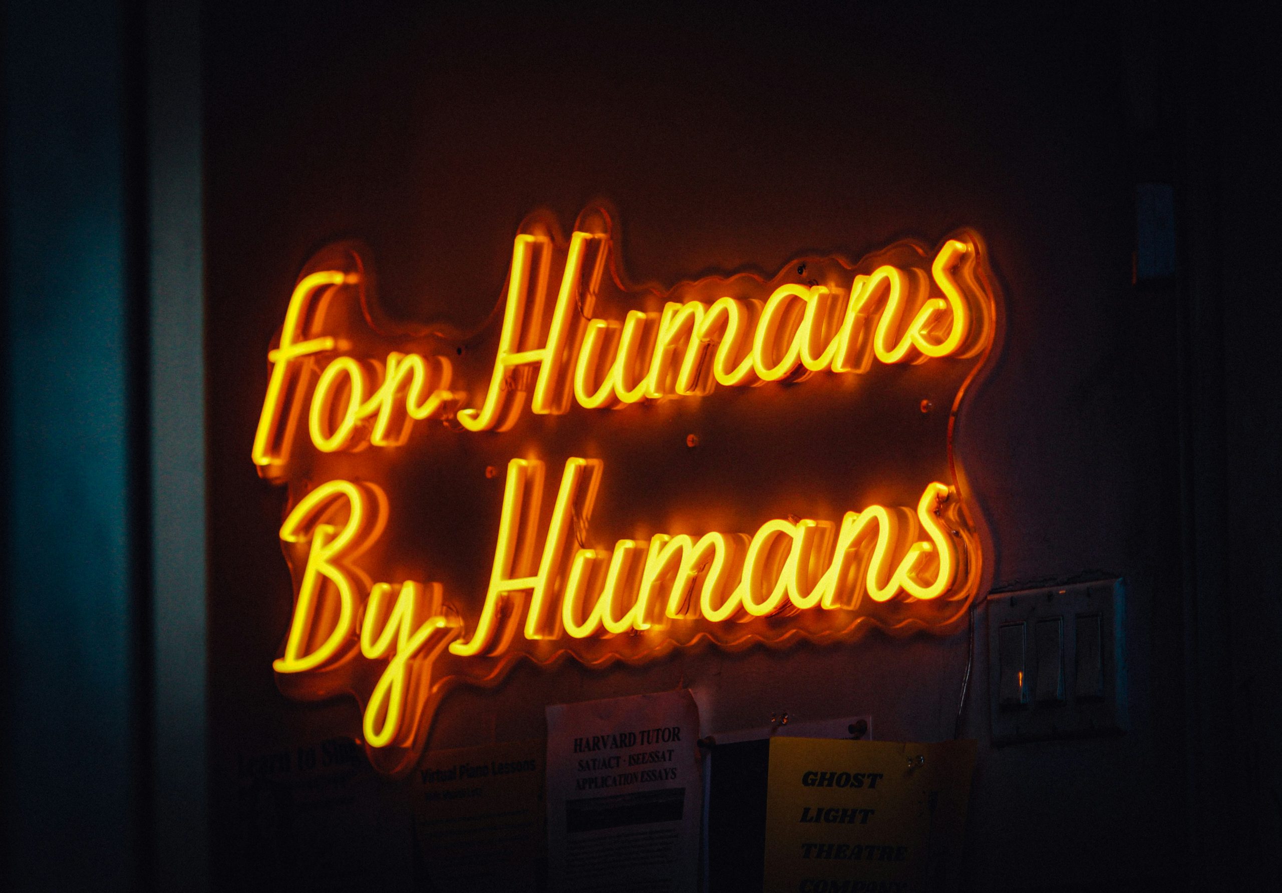 Cartel Luminoso amarillo For Humans by Humans